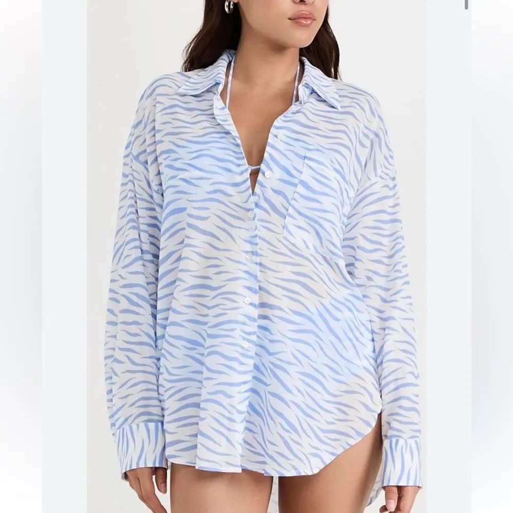 Xirena Sydney Shirt in a blue and white zebra print, cotton size large